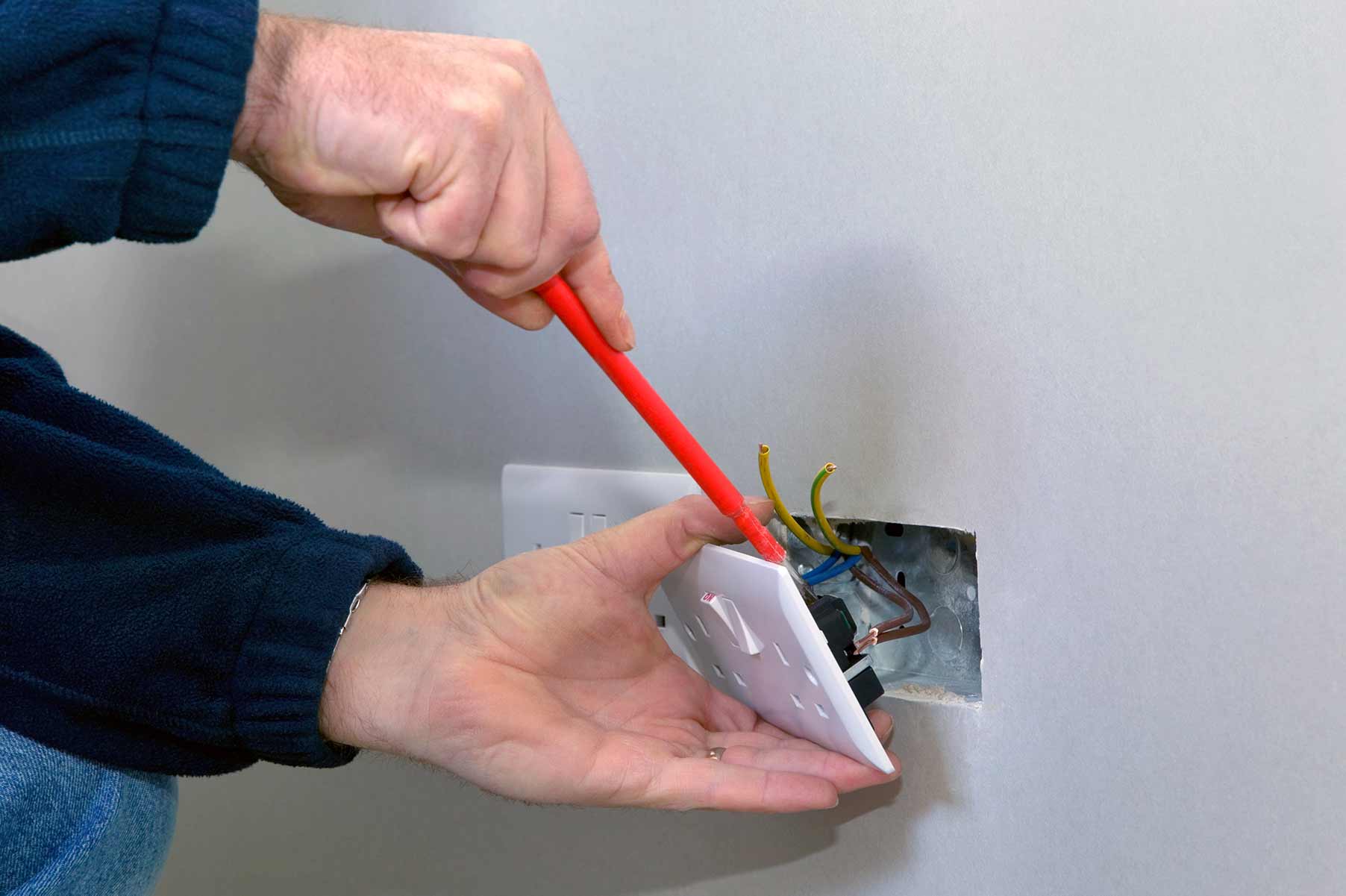 Our electricians can install plug sockets for domestic and commercial proeprties in Burton Upon Trent and the local area. 